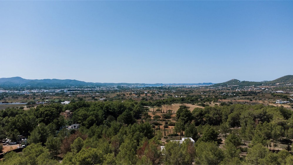 Fully renovated finca-style villa with separate guesthouse and stunning views
